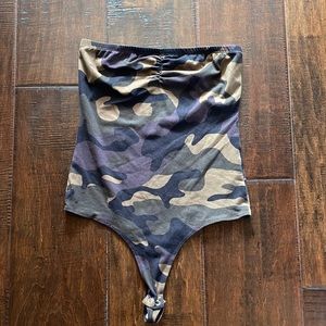 SIZE MEDIUM CAMOUFLAGE SLEEVELESS BODY SUIT